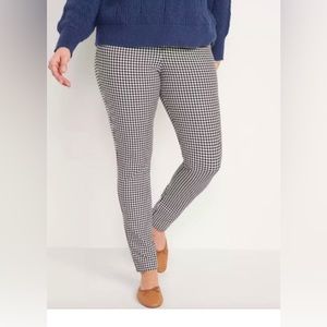 Old navy black white checkered pants! Elastic waist! Beautiful design size 12